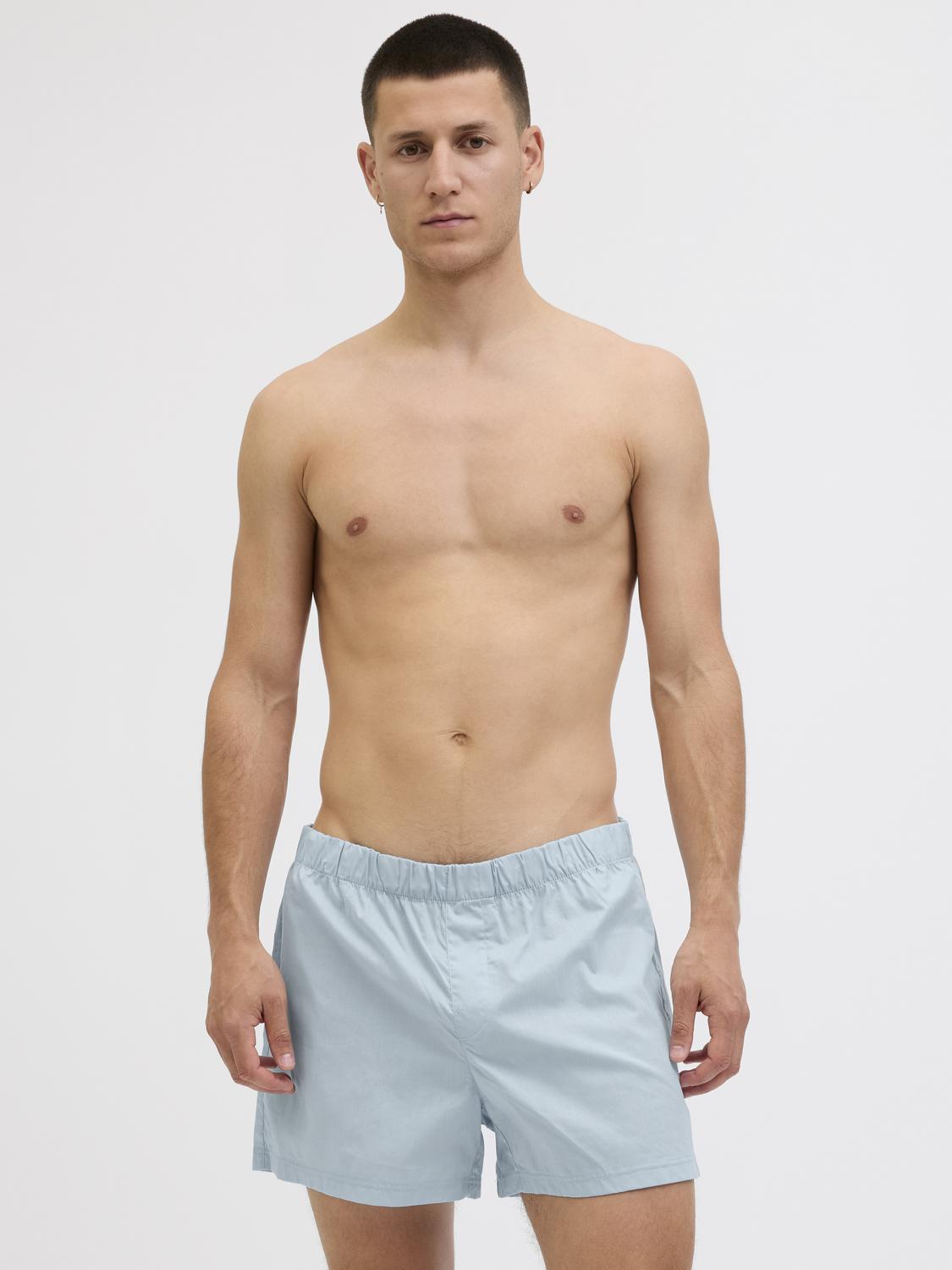 model_shot-creative